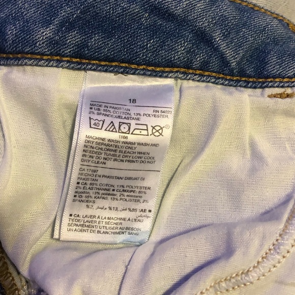 Old Navy Light Wash Jeans - Picture 5 of 6